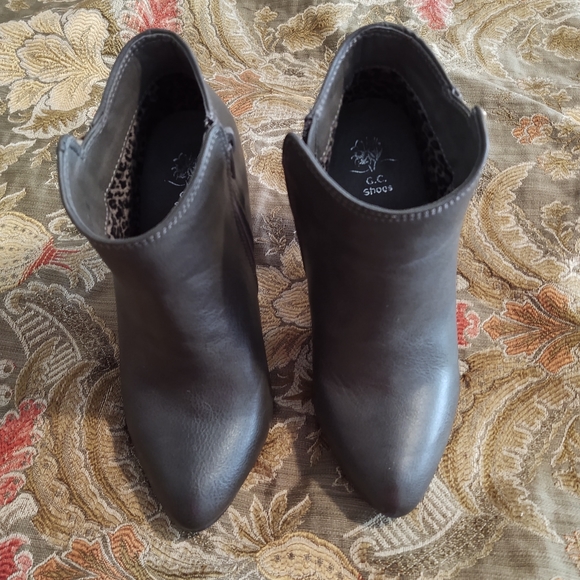 Shoes - Picture 3 of 3